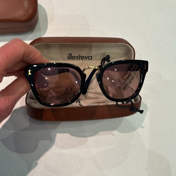 Illesteva black sunglasses with pink mirror.  Positano is style name - Picture 4 of 4